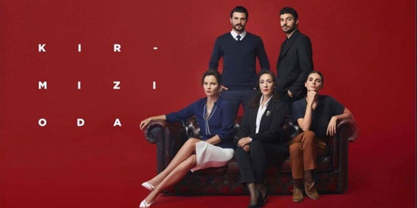 Kırmızı Oda dizisinin yeni konuğu Esra Ronabar diziye dahil oluyor! Esra Ronabar Kırmızı Oda dizisinde hangi karakteri canlandıracak?