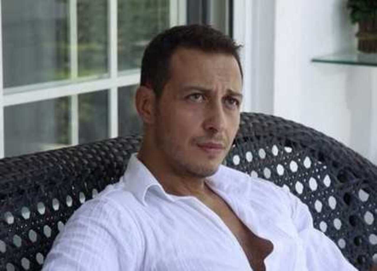 Ali Aksöz kimdir? Ali Aksöz görev aldığı yapımlar
