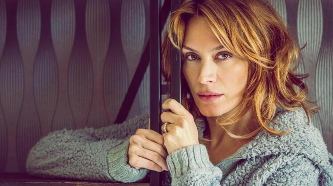 Ebru Cündübeyoğlu kimdir? Kaç yaşındadır? Ebru Cündübeyoğlu hangi yapımlarda rol almıştır?