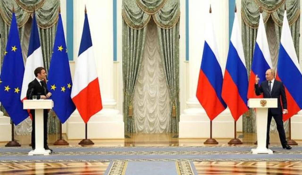 Putin-Macron görüşmesindeki uzun masanın perde arkası belli oldu!