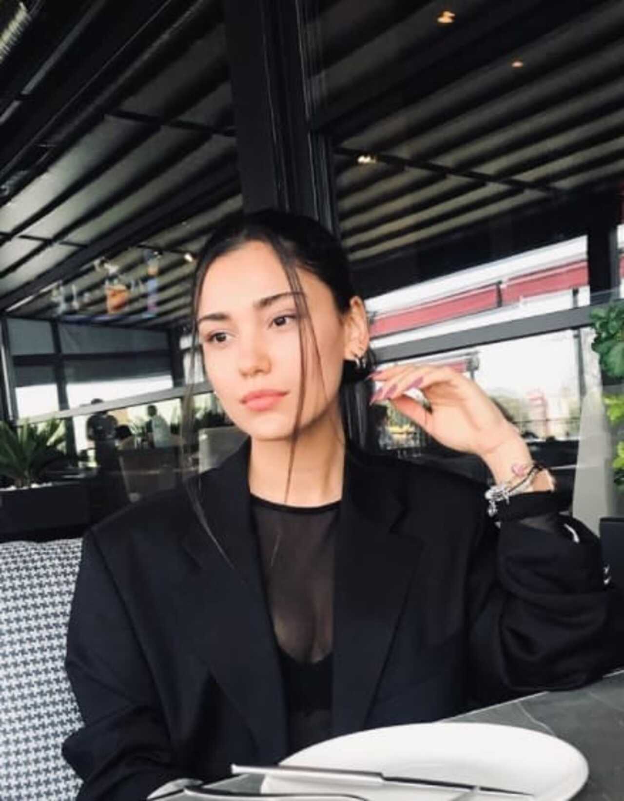 Mavera Dizisi Aytolu Kim?  Nur Berfin Çiroğlu hakkında detaylar...