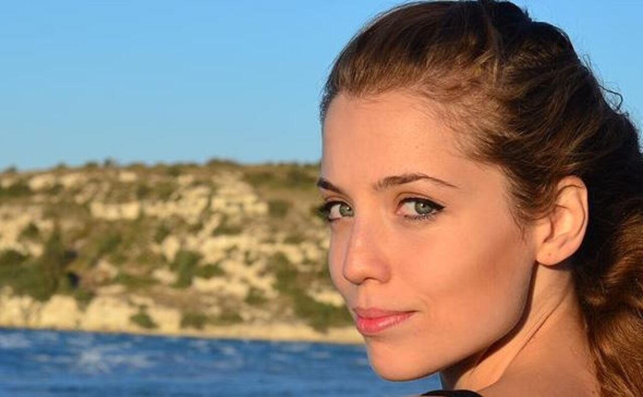 Sil Baştan Duygu ( İdil Sivritepe) kimdir?