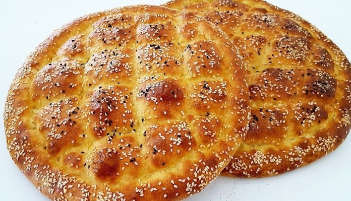 Evde Pide Ustası Olun! Sıcaklığı ile Sofraları Isıtan Ev Yapımı Ramazan Pidesi Tarifi