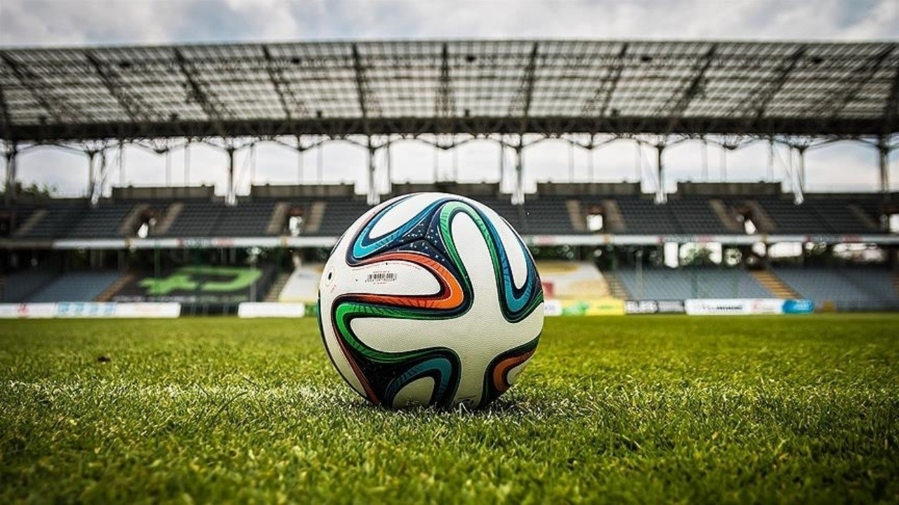 Hafta Sonu Yapılacak Tüm Futbol Maçları ve Yayınlanacağı Kanal Listesi! Cumartesi ve Pazar Günü Oynanacak Önemli Karşılaşmalar