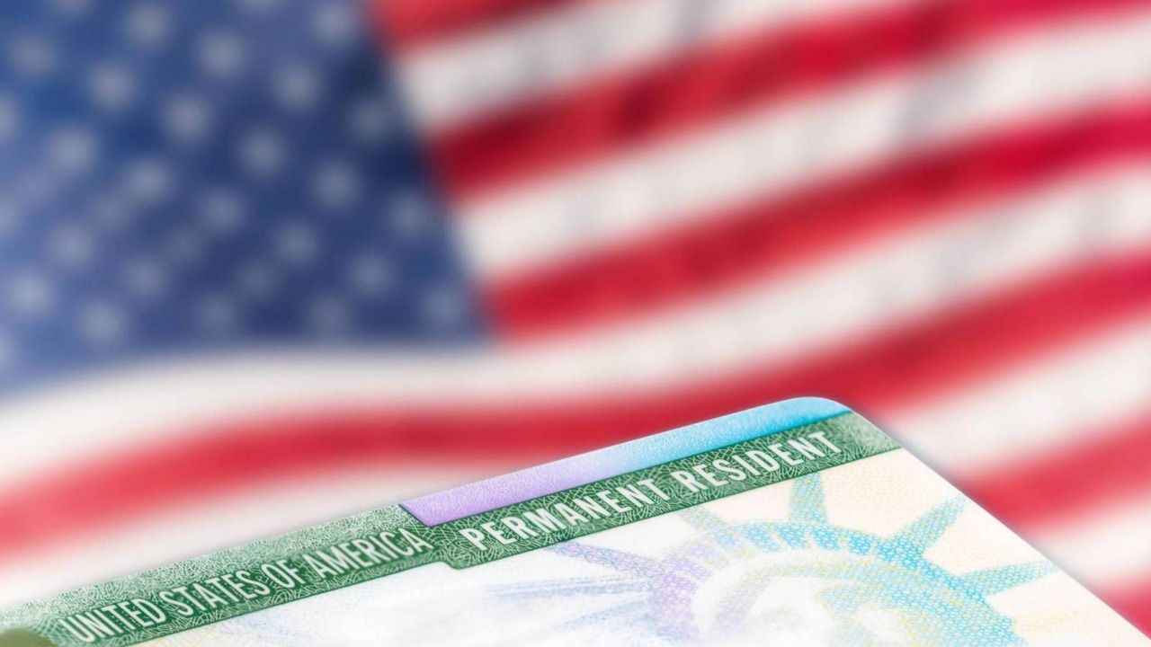 ABD Oturma İzni Artık Hayal Değil! Green Card Başvuru Şartları Nelerdir?